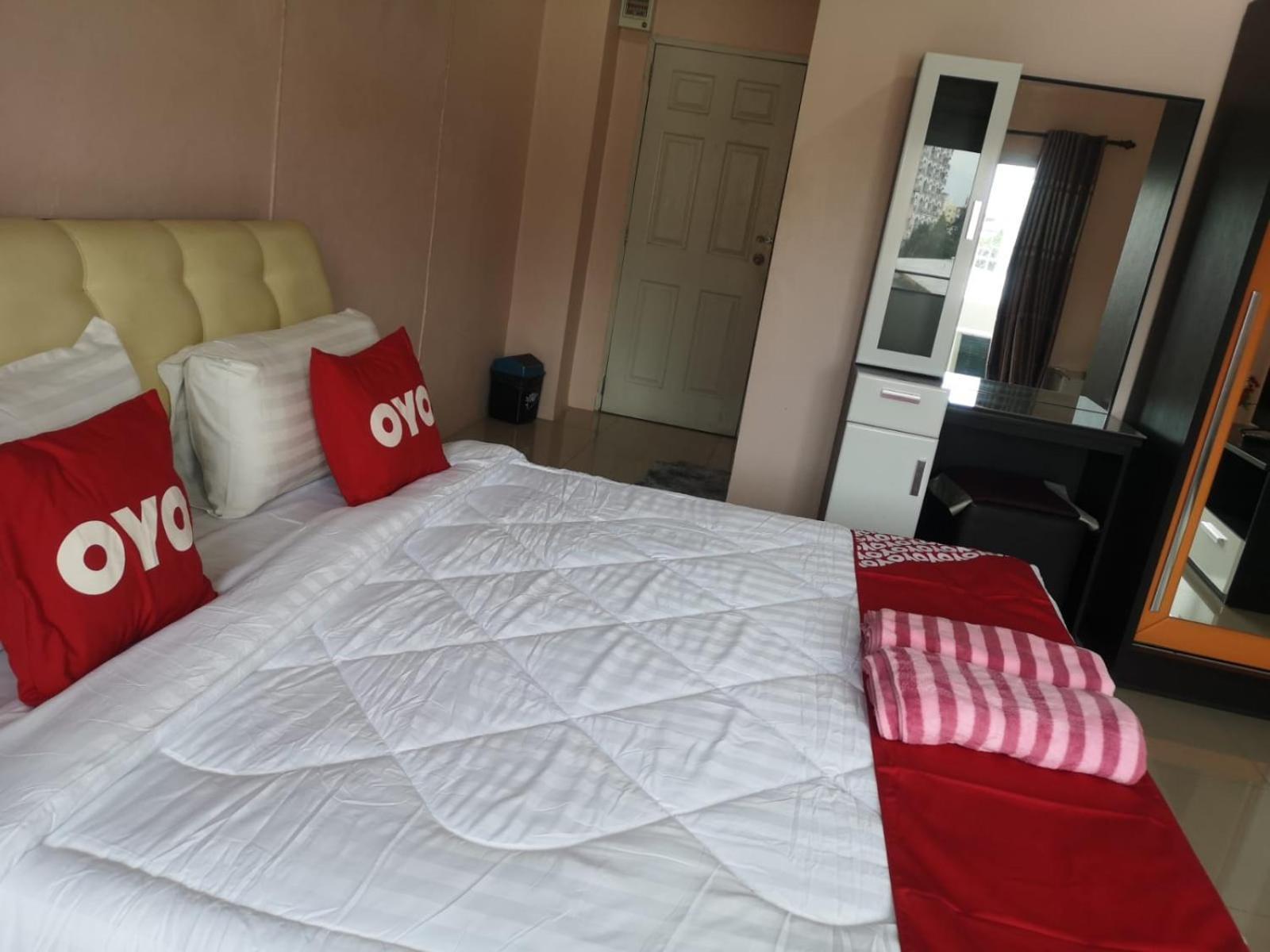 Hotel Kjs Pattaya Esterno foto