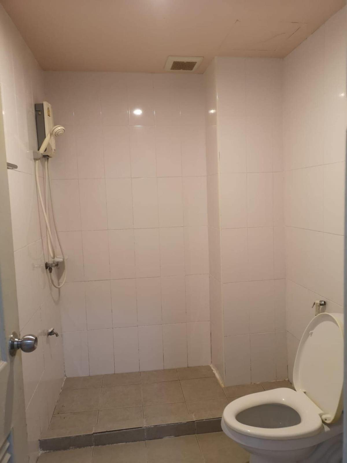 Hotel Kjs Pattaya Esterno foto
