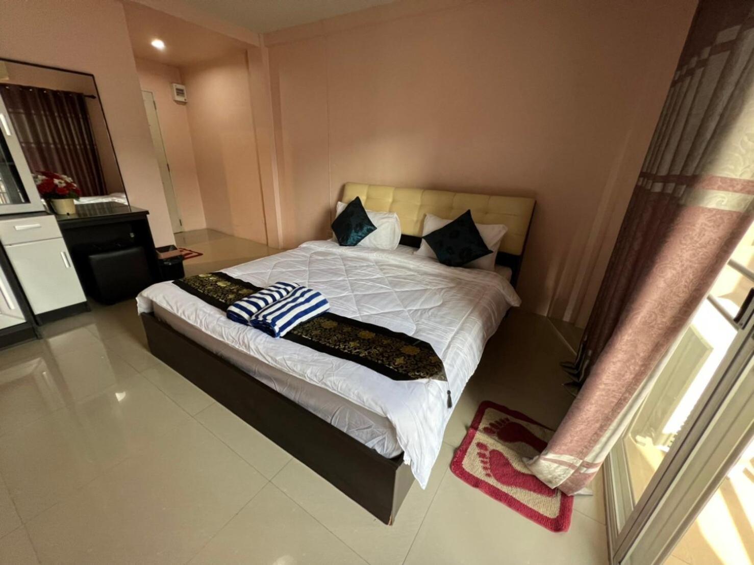 Hotel Kjs Pattaya Esterno foto