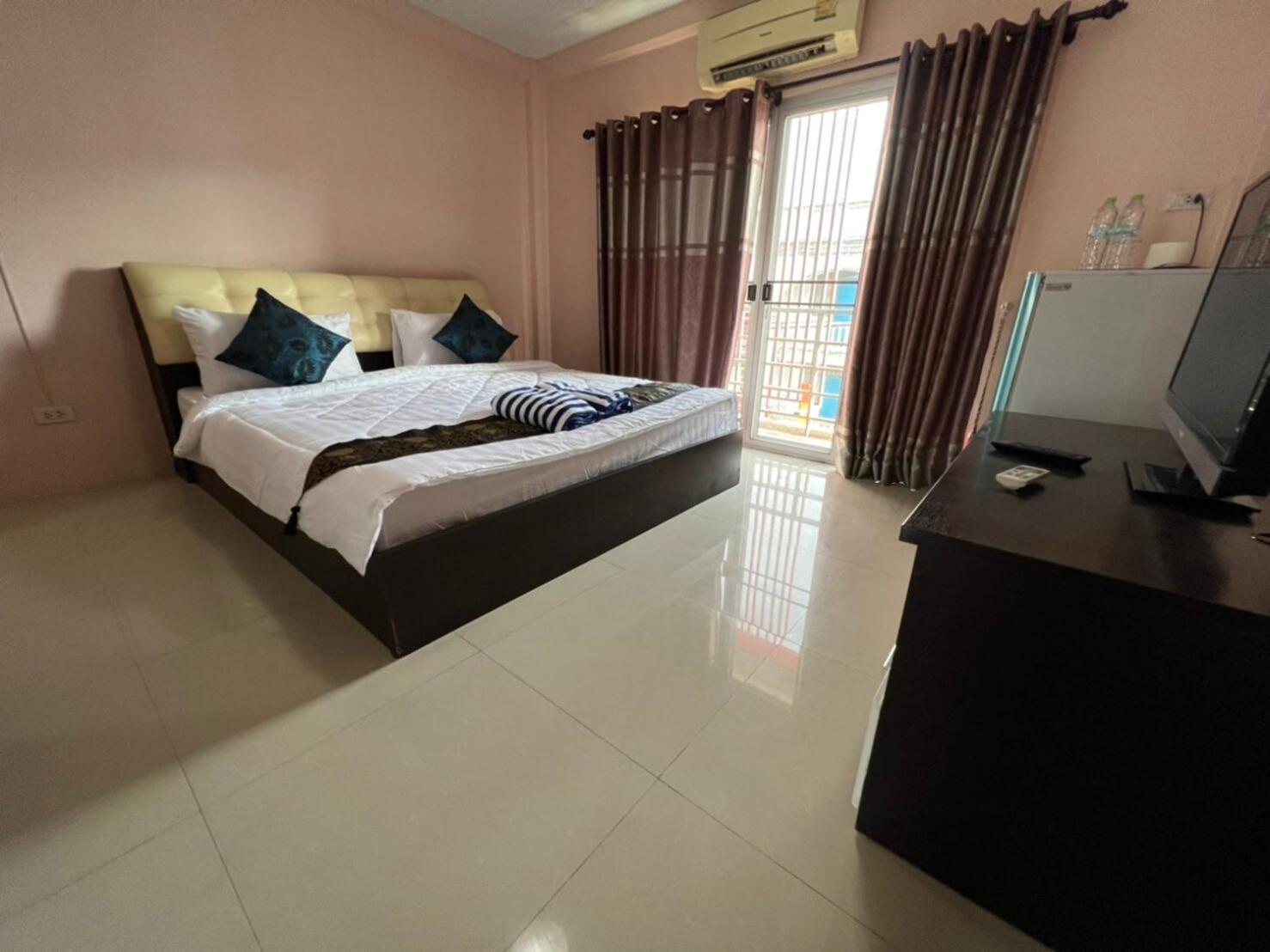 Hotel Kjs Pattaya Esterno foto