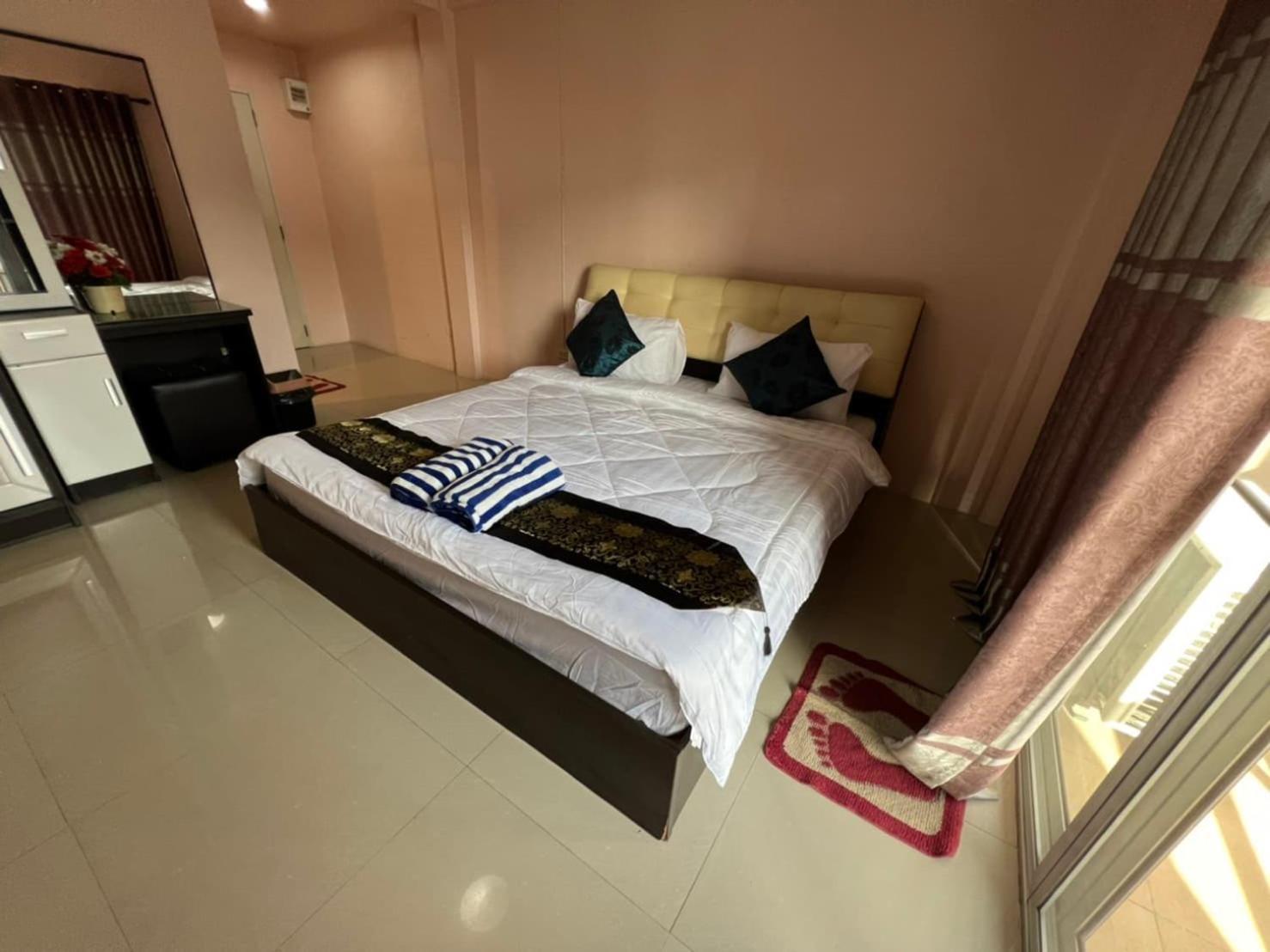 Hotel Kjs Pattaya Esterno foto