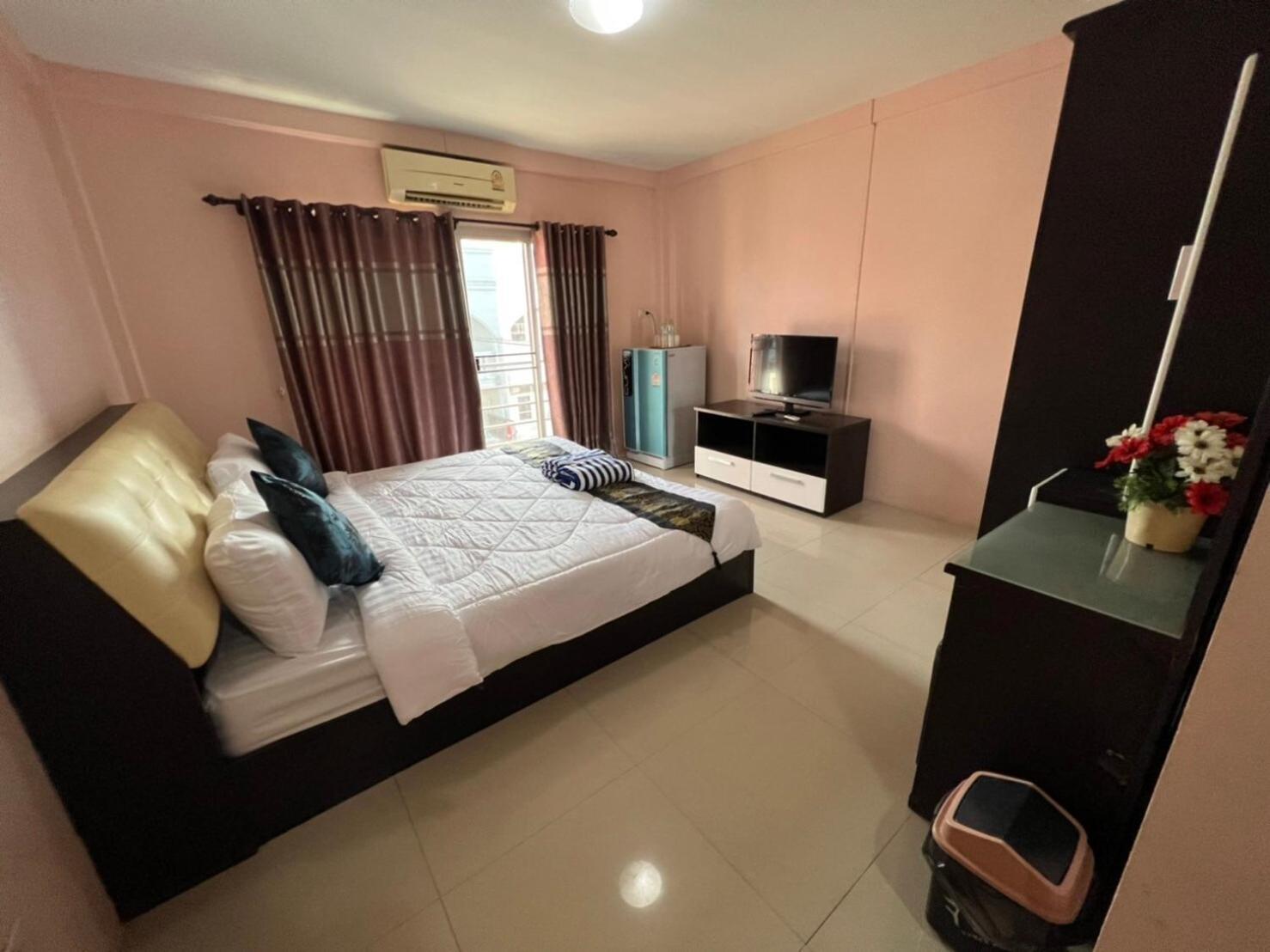 Hotel Kjs Pattaya Esterno foto