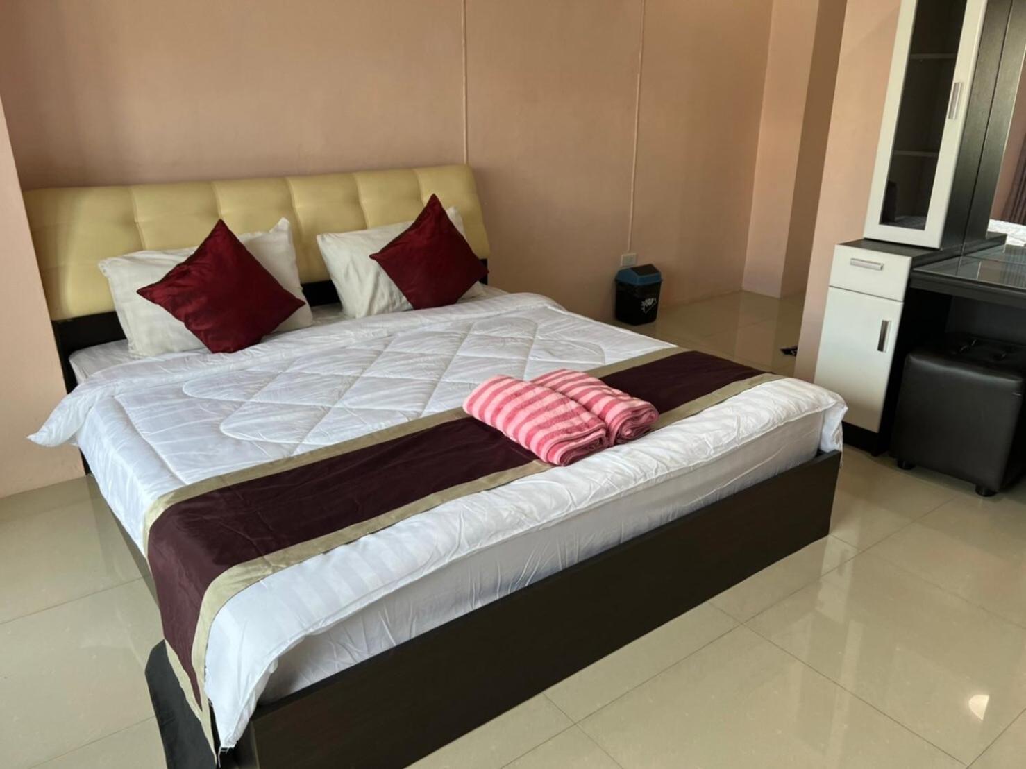 Hotel Kjs Pattaya Esterno foto